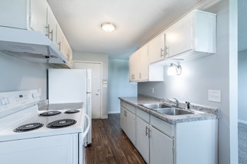 Parkside Apartments Kitchen Parkside Apartments Kitchen
